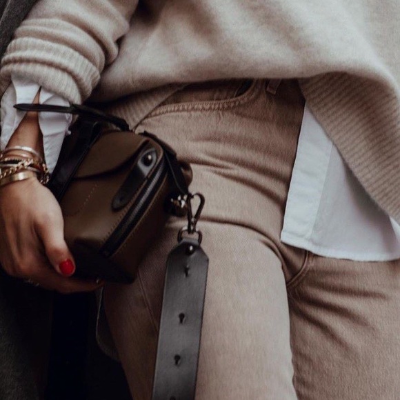 Pugnetti Micro Tool Bag in dark blue with black hardware - Picture 9 of 11